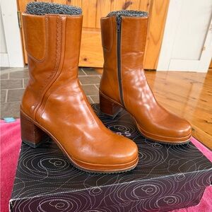 Homers Brand Women’s Boot Sz 10 / 41